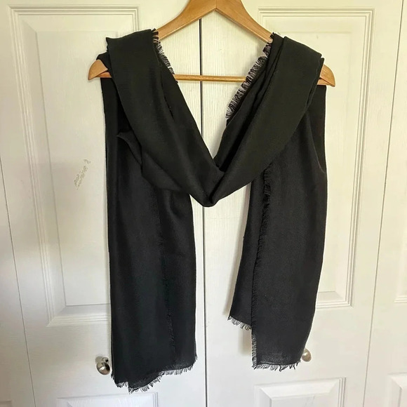 Lauren Conrad Black Scarf/ Wrap Size O/S - Picture 3 of 7